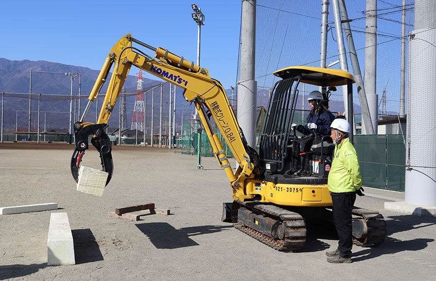 【山梨県】青洲高土木科でＩＣＴ体験会　県建設業協会