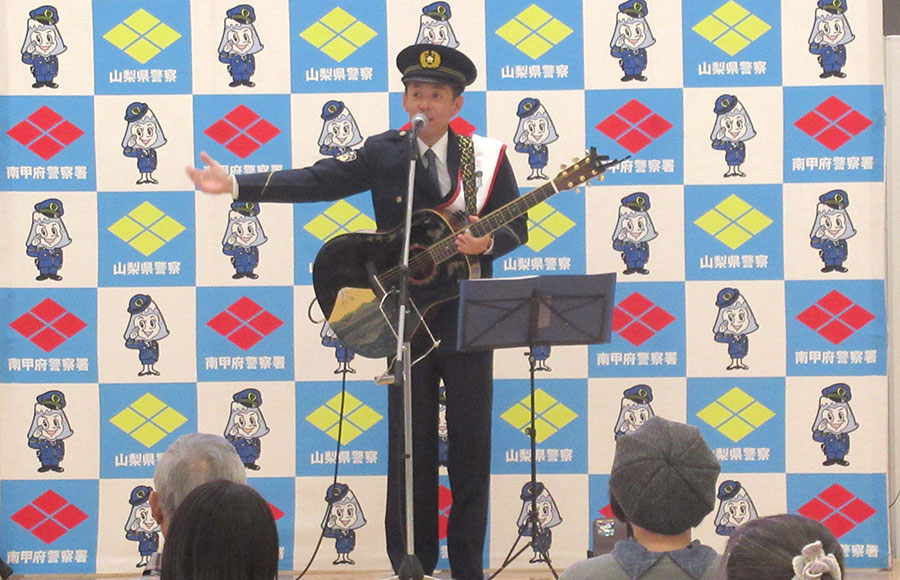 【山梨県】防犯ソングを披露　昭和・イオンモールで